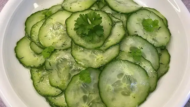 Gurken Essig Salat: Mein gelingsicheres Rezept nie wieder wässrig!