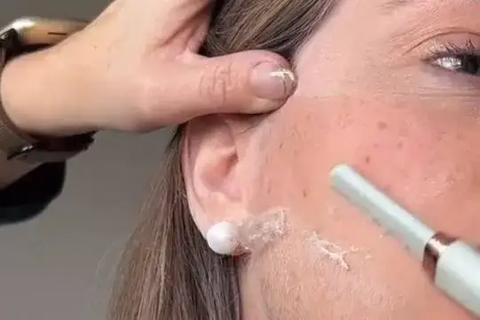 Jak często golić twarz, aby uniknąć podrażnień i cieszyć się gładkością