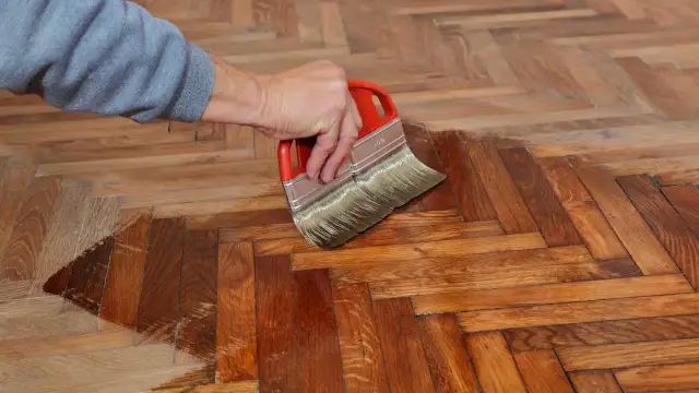 Ile razy malować Sadolin, aby uniknąć uszkodzeń drewna?