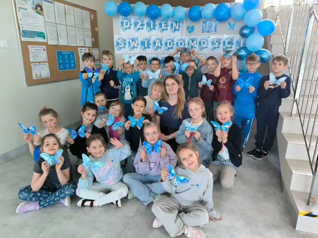 Akcje charytatywne w szkole: 8 kluczowych efektów dla uczniów