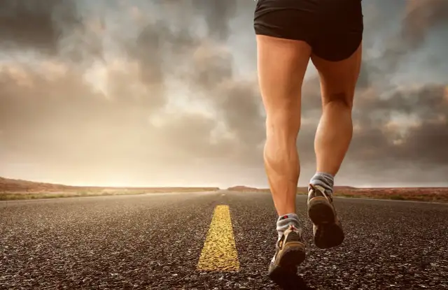 Bieganie a testosteron: jak trenować, by nie obniżyć hormonów?