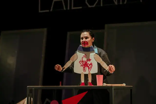 Labirynt 13 bajek dla dorosłych recenzja - co warto wiedzieć przed spektaklem?