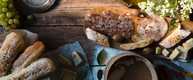 Co zjeść w Krakowie? Odkryj najlepsze smaki i ukryte skarby kulinarne