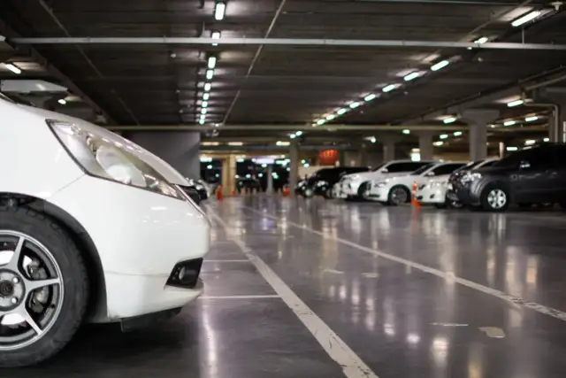 Garaż w bryle budynku: Niższy podatek od 2025. Sprawdź, ile zaoszczędzisz!