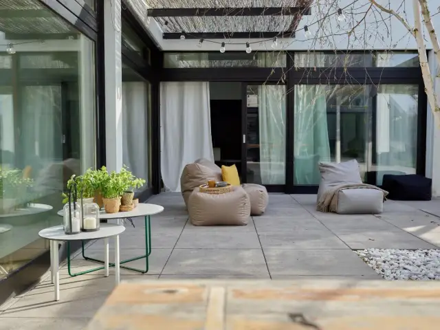 Jak urządzić taras? Praktyczne porady na idealną przestrzeń do relaksu
