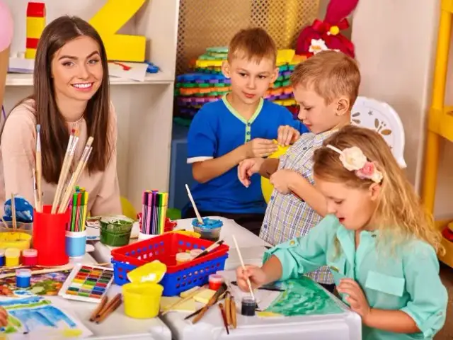 Jak zostać wychowawcą świetlicy? Pełne kwalifikacje i wymogi