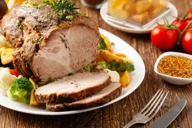 Jak długo piec karkówkę? Najlepsze techniki na soczyste mięso