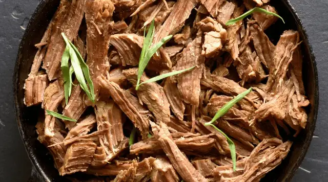Jak zrobić szarpaną wołowinę - proste przepisy, które zachwycą smakami