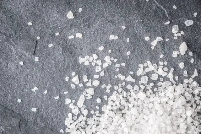 "Kryształ" = metamfetamina czy mefedron? Uniknij śmiertelnej pomyłki