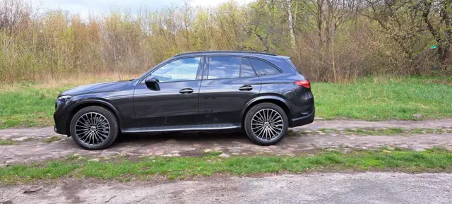 Mercedes GLC 200 4MATIC – wady, zalety, ceny i porównanie z konkurencją