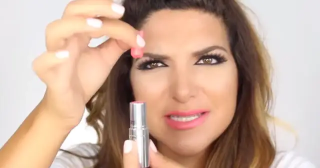 Jak łatwo naprawić złamaną szminkę w domu – proste kroki i porady