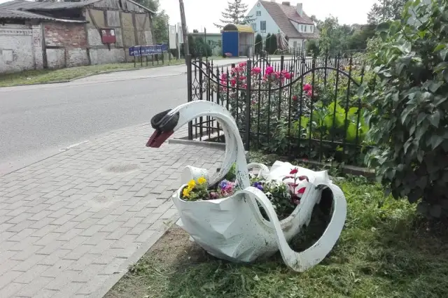 Jak zrobić łabędzia z opony - prosty sposób na piękną dekorację ogrodową