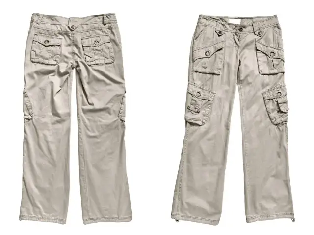 Najlepsze stylizacje męskie z spodniami moro, które musisz znać