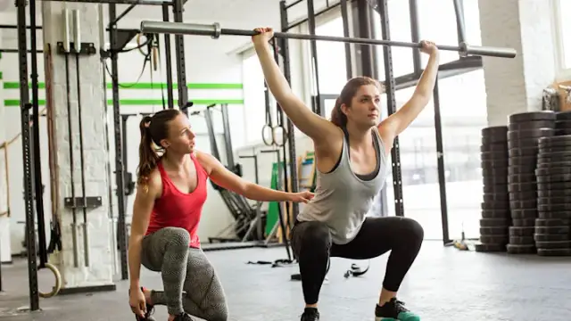 Zarobki trenera CrossFit: Ile zarobisz i jak je zwiększyć?