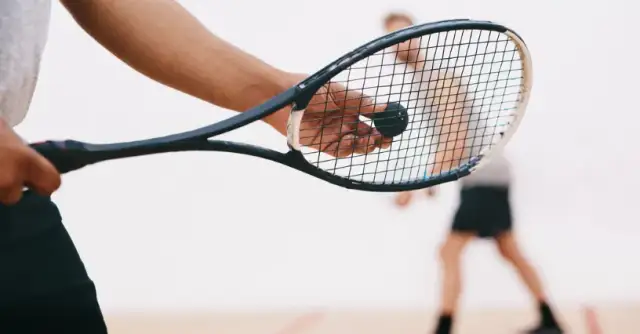 Jak wybrać rakietę do squasha? Przewodnik krok po kroku