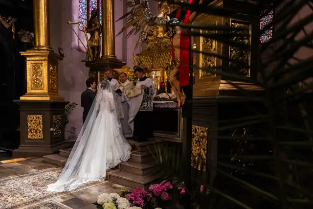 Ile trwa msza w rycie trydenckim? Zaskakujące różnice w czasie