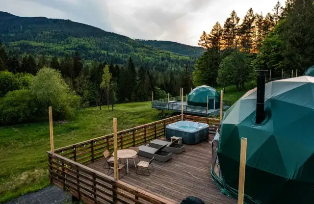 Hotele nad jeziorami w łódzkiem: TOP miejsca na relaks i SPA?