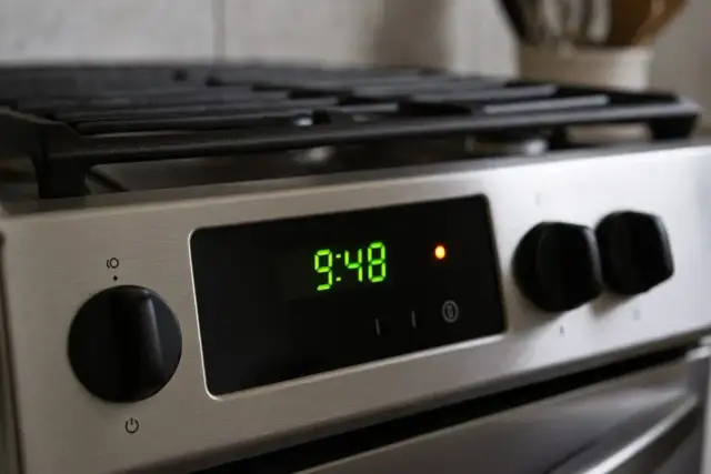 Zegar w kuchence gazowej: Czy to ukryty koszt? Zużycie prądu i cena