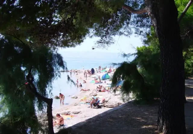 Tanie noclegi 2026: Przechytrz system i podróżuj taniej!