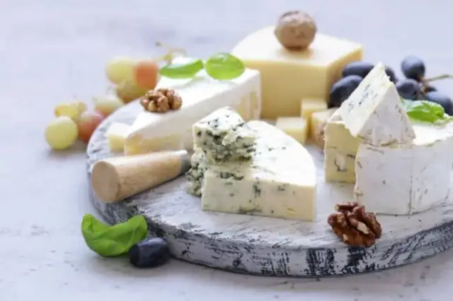 Co podać do whisky? Odkryj idealne przekąski, które zachwycą smak