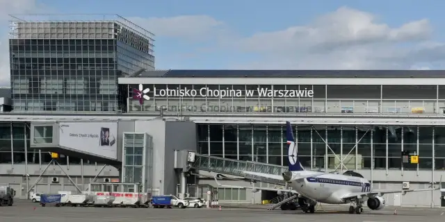Nietypowy obiekt na lotnisku Chopina w Warszawie - zaskakujące fakty