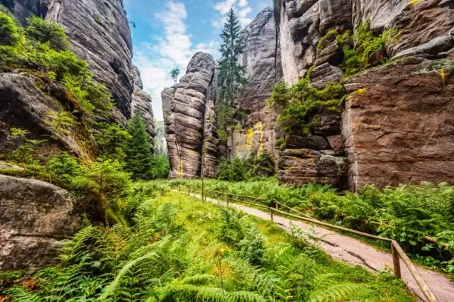 Szybki wypad do Czech? Odkryj TOP atrakcje blisko polskiej granicy