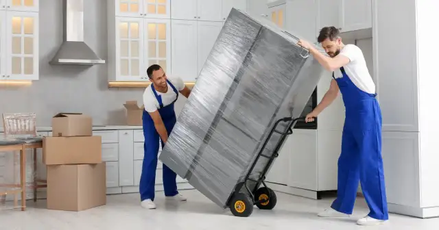 Transport lodówki: Jak uniknąć awarii i kosztownych napraw?