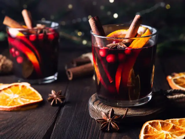 Czy grzaniec ma alkohol? Sprawdź moc i alternatywy 0%