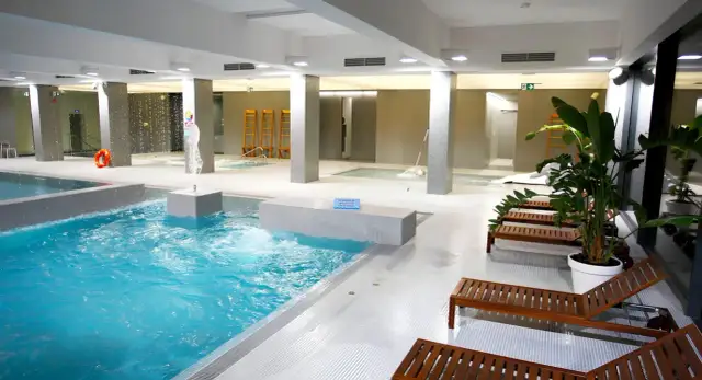 Skansen basen: Czy basen i jacuzzi spełnią Twoje oczekiwania?