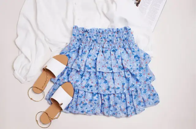 Co ubrać do spódniczki rozkloszowanej, aby wyglądać zjawiskowo?
