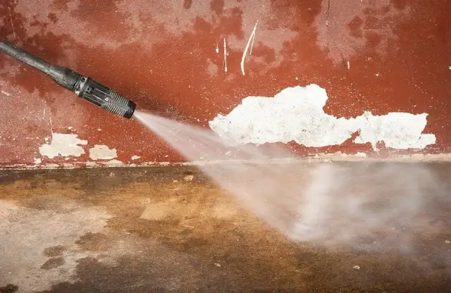 Jak usunąć farbę z elewacji - skuteczne metody bez uszkodzeń