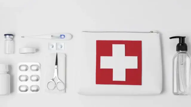 Apteczka turystyczna: co spakować? Kompleksowy przewodnik i lista