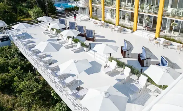 Hotel Bryza – ile ma lat i jak zmieniał się przez lata?
