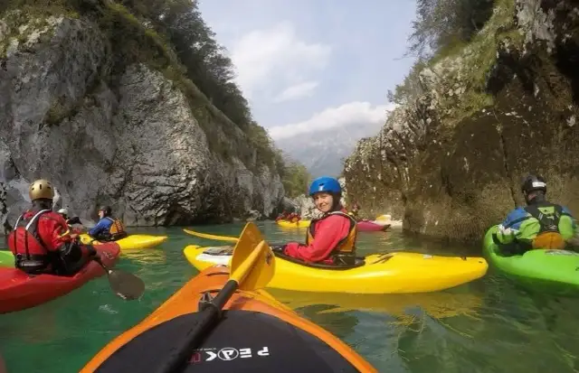 Kajakarstwo nizinne: Kursy, ceny, co zyskasz? Zacznij bezpiecznie!