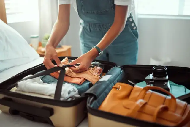 Bagaż rejestrowany czego nie wolno - uniknij problemów na lotnisku