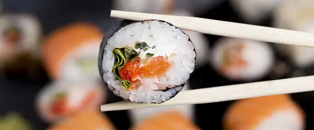 Ile kalorii ma sushi wegetariańskie? Zaskakujące różnice w kaloriach