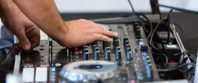 Jakie pytania do DJ na wesele, aby uniknąć rozczarowania?