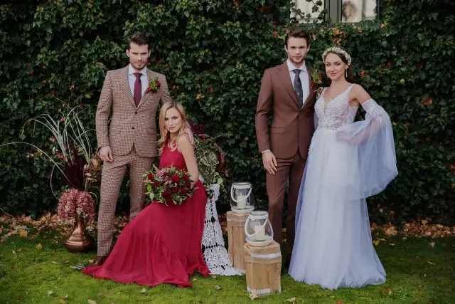 Jak ubrać się na wesele rustykalne? Uniknij wpadki i zachwyć!