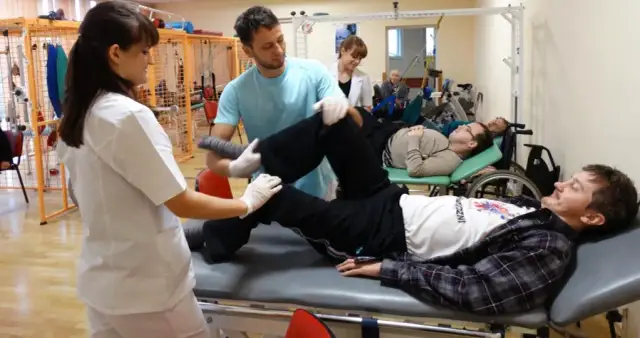 Rehabilitacja dzienna: Złoty środek między domem a szpitalem?