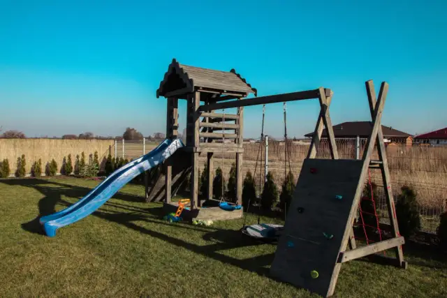 Jak zabezpieczyć drewniany plac zabaw? Bezpieczne metody i trwałość