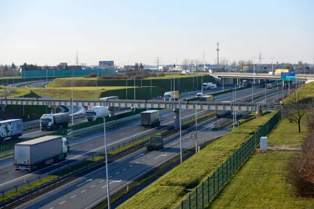 Czy autostrada A2 jest przejezdna? Sprawdź aktualne utrudnienia i opłaty