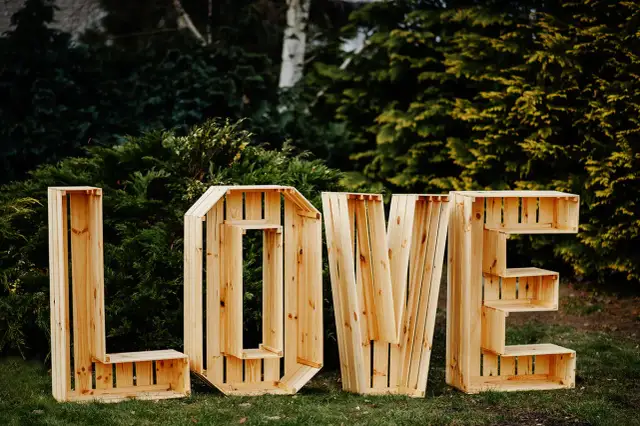 Ile kosztuje napis love na wesele? Sprawdź ceny i opcje wynajmu