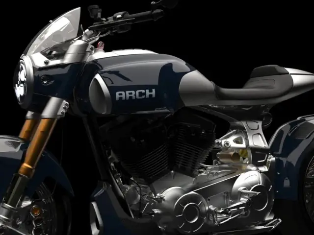 Elegancki motocykl ARCH w kolorze granatowym z chromowanymi detalami. Widoczny potężny silnik i sportowe siodło.