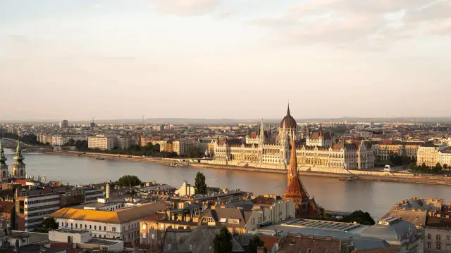 Węgry: Jaka waluta? Forint, płatności i jak nie stracić!