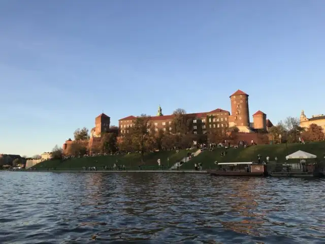 Nad jaką rzeką leży Kraków? Odkryj fascynującą historię Wisły