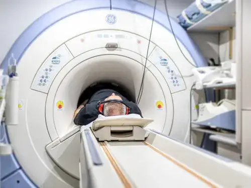 Rezonans: klucz do zrozumienia świata? Od huśtawki po MRI