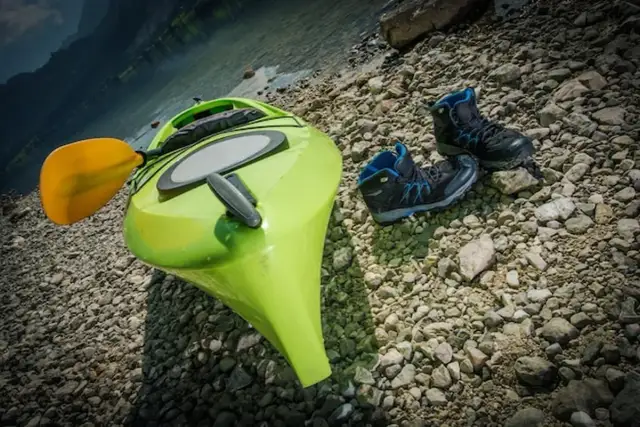 Jakie buty na kajaki wybrać, aby uniknąć dyskomfortu i kontuzji?