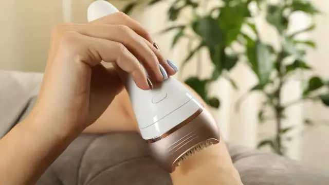 Jak używać depilatora? Gładka skóra bez bólu i podrażnień!