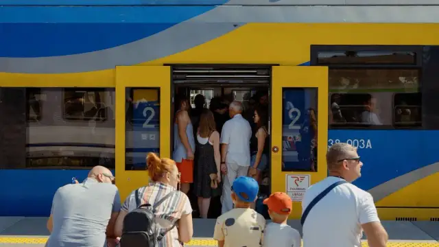 Jak dojechać na Hel z Warszawy? Najlepsze opcje podróży i porady