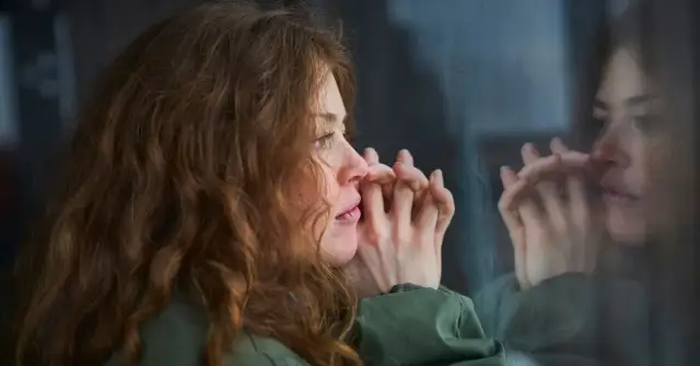 Jak pomóc osobie z fobią społeczną – skuteczne metody wsparcia